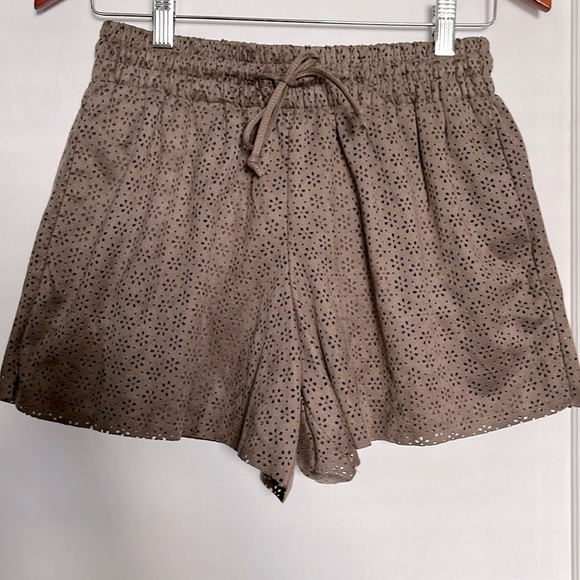 LFT SHORTS - Picture 1 of 13